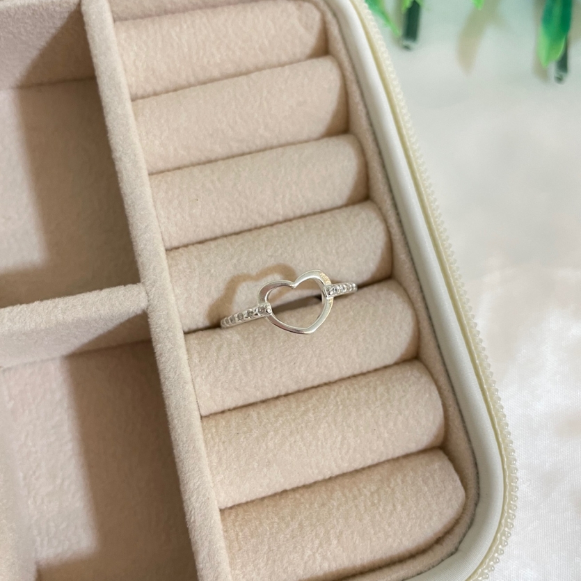 Anel Coração Lateral Cravejados Prata 925