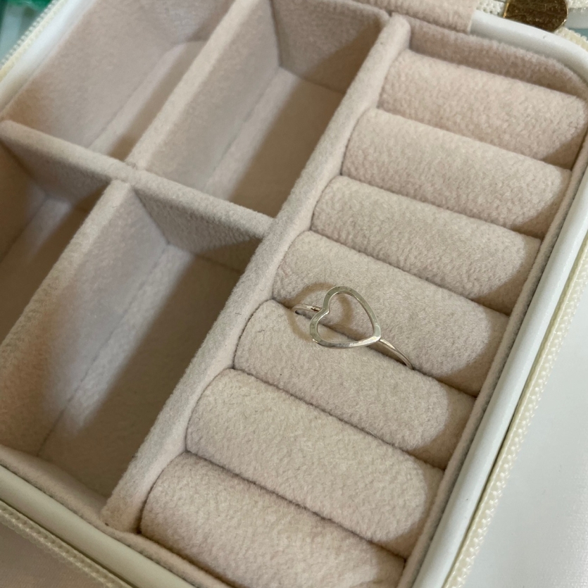 Anel Coração Vazado Prata 925